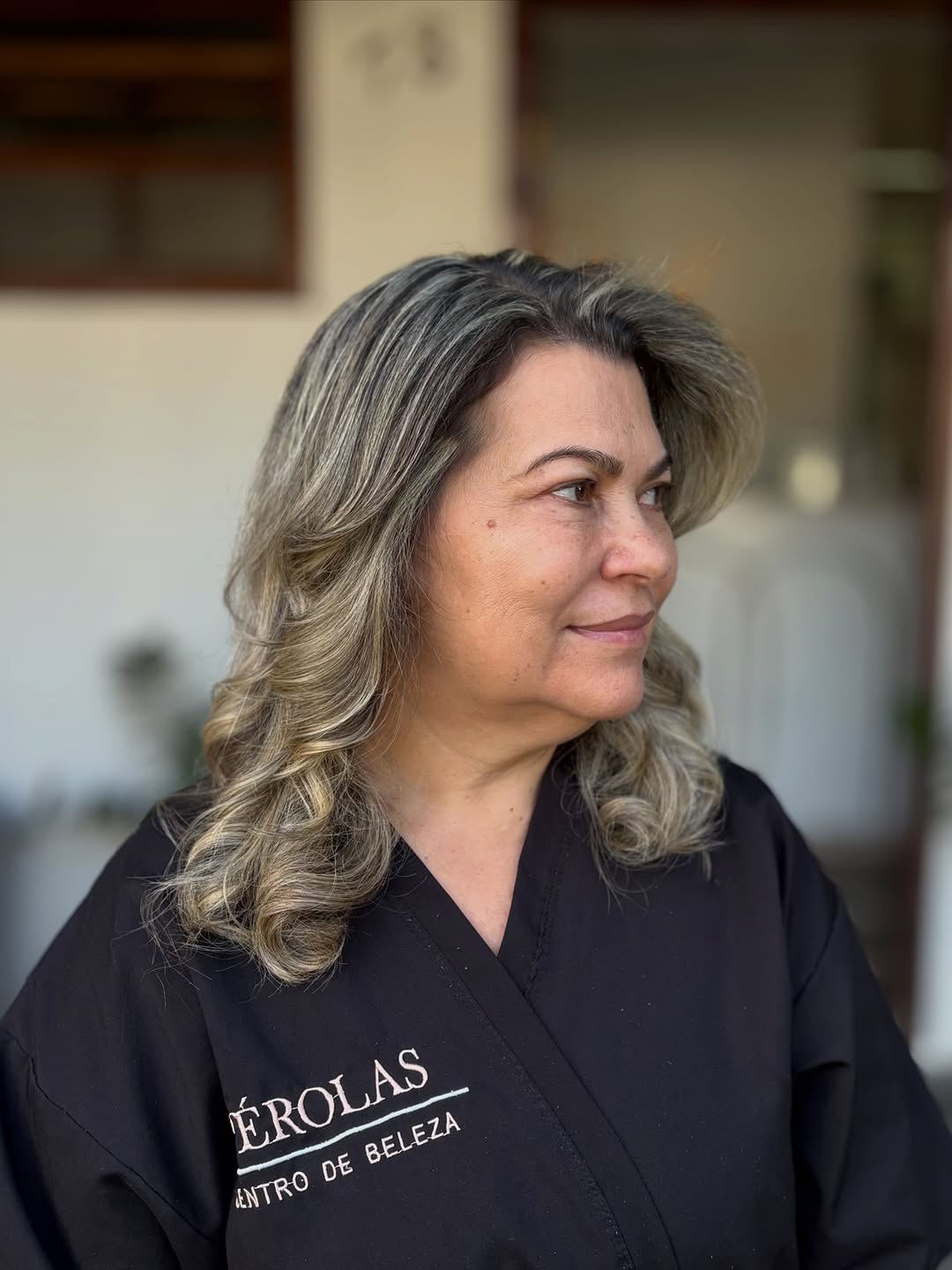Cabelo iluminado com mechas naturais